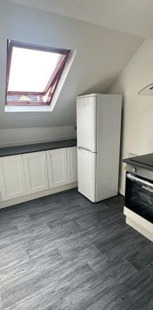 Room 2, Nottingham, NG17 - Photo 1