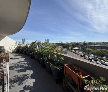 Spacious Apartment in Central Location! - Photo 2