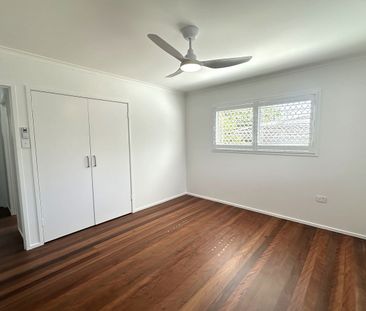 Newly Refurbished 3 Bedroom 1 Bathroom Unfurnished Family Home! - Photo 6