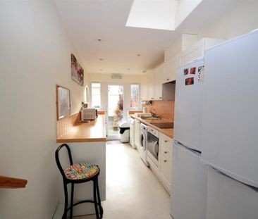 1 bedroom Flat To Let - Photo 3