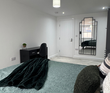 1 BEDROOM APARTMENT, OLD SILK APARTMENTS, LOWER FORD STREET - Photo 4