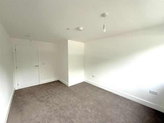 Flat 24, 2, Martin Court Hastings, TN34 1DY - Photo 1