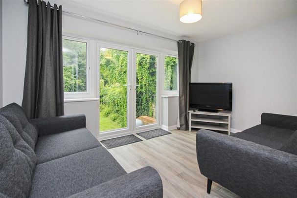 6 bedroom semi-detached house to rent - Photo 1