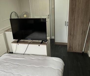 Stylish ground floor ensuite room. - Photo 4