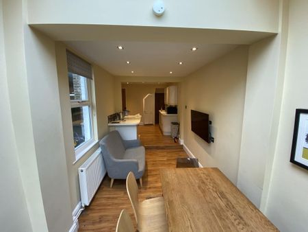 2 bedroom terraced house to rent - Photo 4