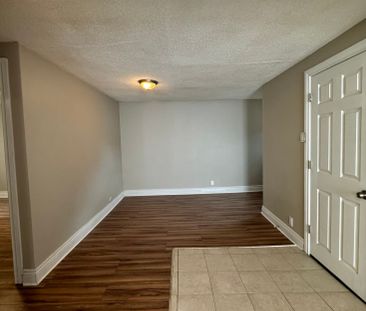 For Lease - 72 BARRETTE Street Unit# 3, Vanier and Kingsview Park, ... - Photo 4