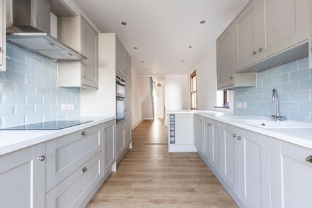 3 bedroom terraced house to rent - Photo 2