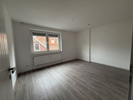 Großzügige, sanierte 2,5-Zimmer-Wohnung mit Loggia in zentraler Lage - Photo 4
