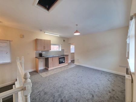 2 bedroom flat to rent - Photo 2