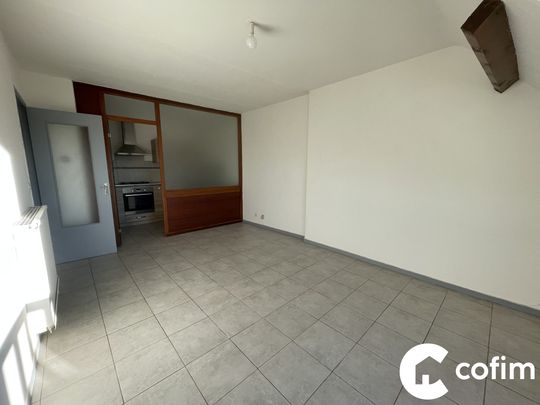 Location Appartement 2 pièces 38m² OLORON STE MARIE 64400 - Photo 1