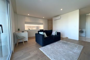 Apartamento T1 para Arrendamento com Varanda e Lugar de Estacionamento em Paranhos