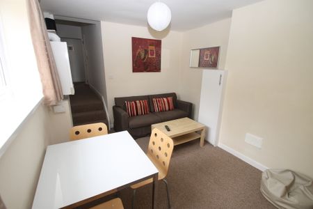 3 Bedroom | 12 Hastings Street, Middle Floor Flat, PL1 5B - Photo 5