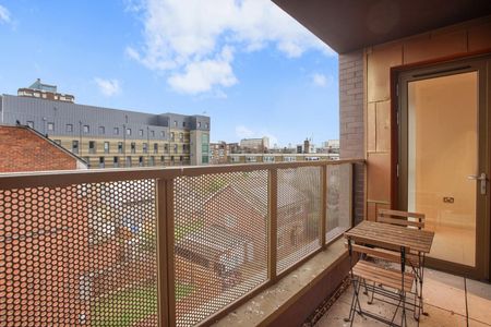 2 bedroom Flat To Let - Photo 2