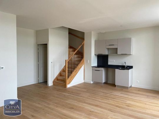 Location Appartement 2 pièces 53m² FONTENAY LE COMTE 85200 - Photo 1