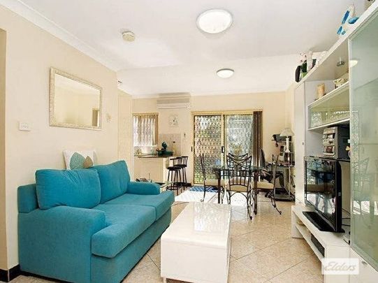 Three bedroom townhouse with lock up garage! - Photo 1