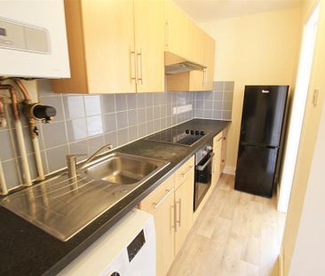2 bedroom flat to rent - Photo 2