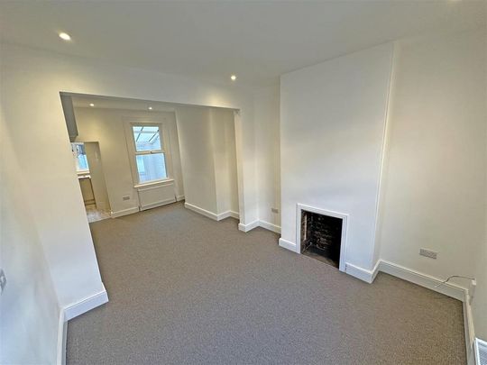 2 bedroom terraced house to rent - Photo 1
