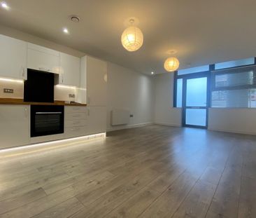 Edinburgh Gate - Photo 2