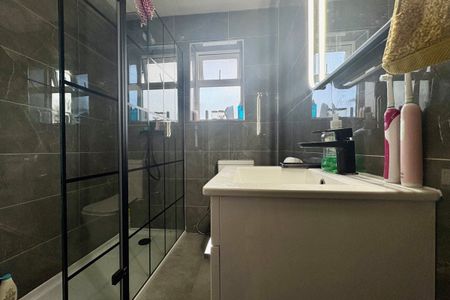 River Avenue - Photo 2