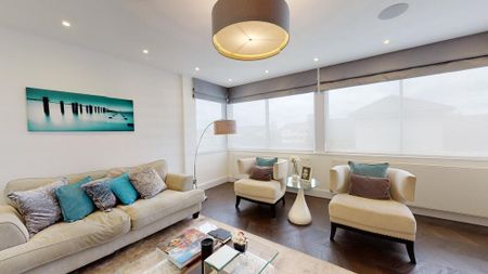 2 bedroom flat to rent - Photo 2