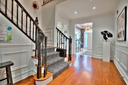 For Lease - 108 Yonge Boulevard, Toronto, Ontario - Photo 2