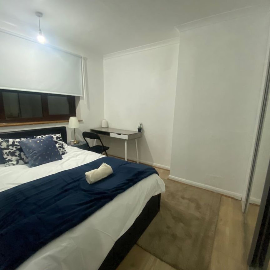 Room in a Shared House, Scarsbrook Road, SE3 - Photo 1