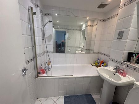 2 bed house to rent in Lyon Road, Harrow, HA1 - Photo 4