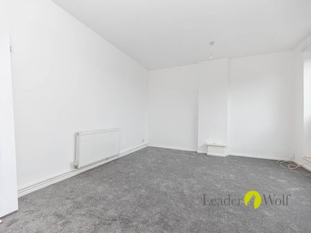 3 bed flat to rent in Southampton Road, Ringwood, BH24 - Photo 2