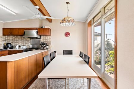 Comfortable Family Living - Photo 3