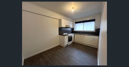 SPACIOUS, CONVENIENT AND CLOSE TO EVERYTHING! - Photo 4