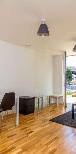 Ealing Road, Brentford, TW8 - Photo 1