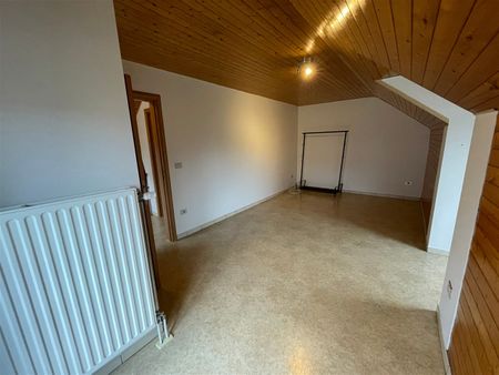 Gunstig gelegen 3 slaapkamer duplex appartement met garage. - Photo 2