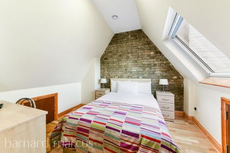 Charing Cross Road - Photo 3