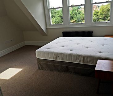 3 Bed Flat, Ambleside Avenue, SW16 - Photo 5
