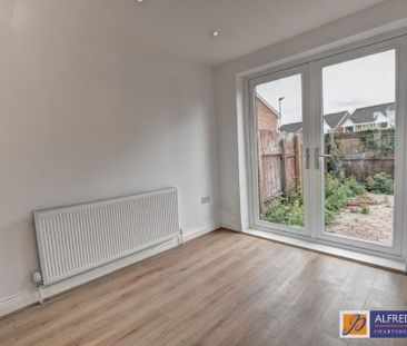 4 bedroom semi-detached house to rent - Photo 4