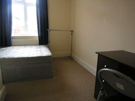 Bedroom House In Winton, BH9 - Photo 5