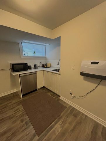 For Lease - 4206 Bloor Street Unit# Basement, Toronto, Ontario - Photo 4