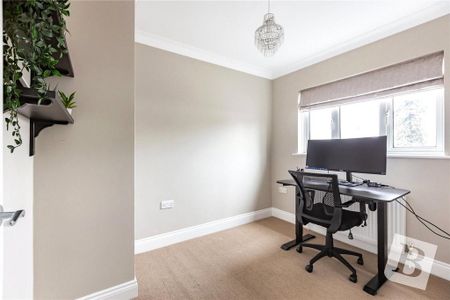 4 bedroom semi-detached house to rent - Photo 3