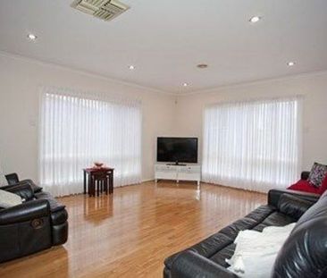 SPACIOUS & MODERN - Photo 6