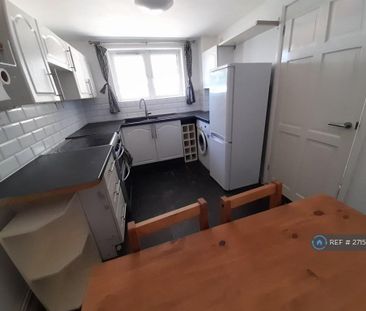 3 bedroom semi-detached house to rent - Photo 5