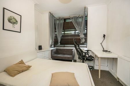 Room in a Shared House, Seaford Road, M6 - Photo 4