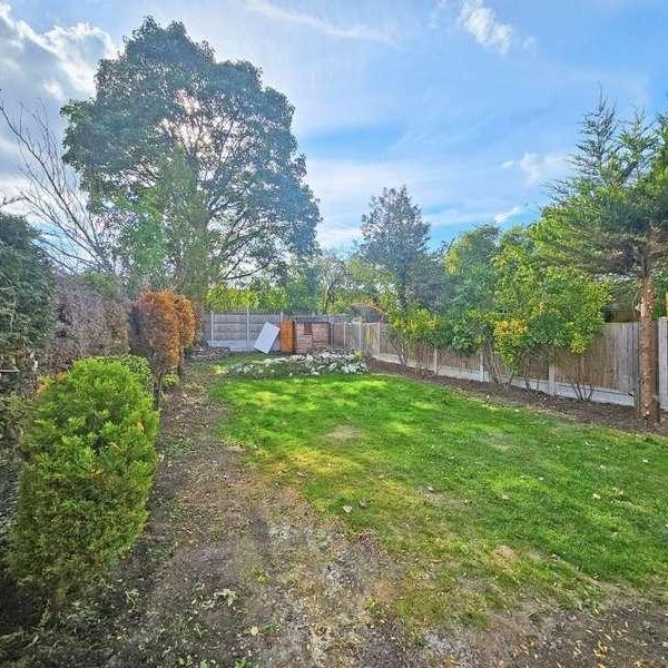 Geariesville Gardens, Ilford, IG6 - Photo 1