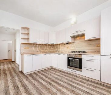 Pronájem slunného 2+1 v širším centru s krásným výhledem - Photo 3