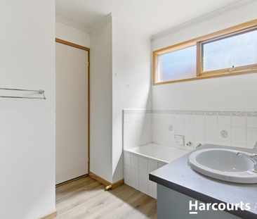 Comfort, Space & Convenience in the Heart of Pakenham - Photo 4