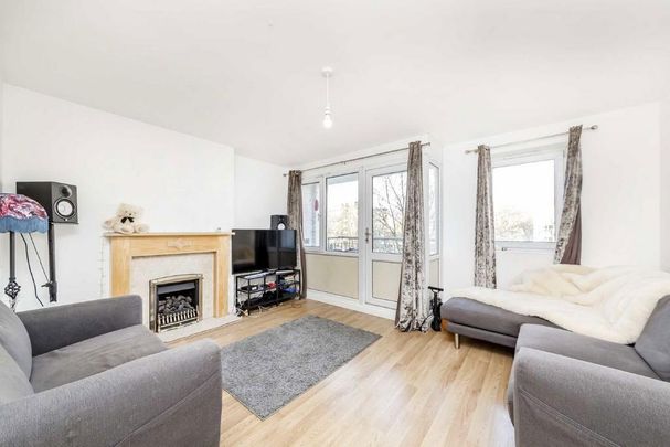 3 bedroom flat to rent - Photo 1