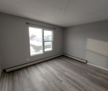 Large 1 Bedroom Unit!!! One Month Free Rent!! - Photo 4