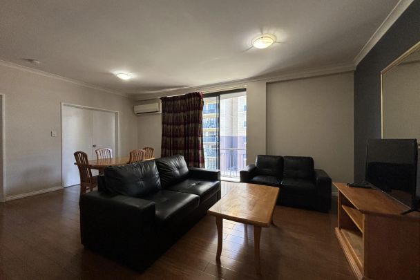 Furnished 2-Bedroom Apartment with Pool & Gym Access - Photo 1