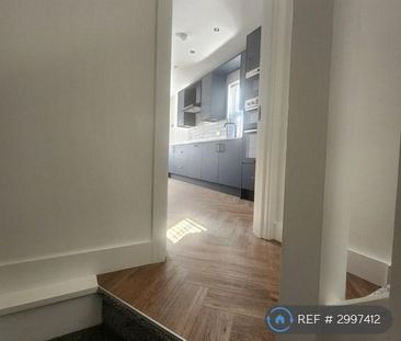 4 bedroom flat to rent - Photo 6