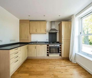 The Avenue, Worcester, KT4 - Photo 2