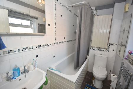 3 bedroom semi-detached house to rent - Photo 5